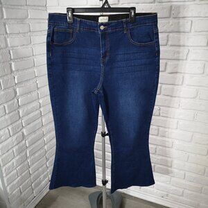 Charlie Paige Ladies Size XL Medium Wash Zipper & Button Closure Flare Jeans